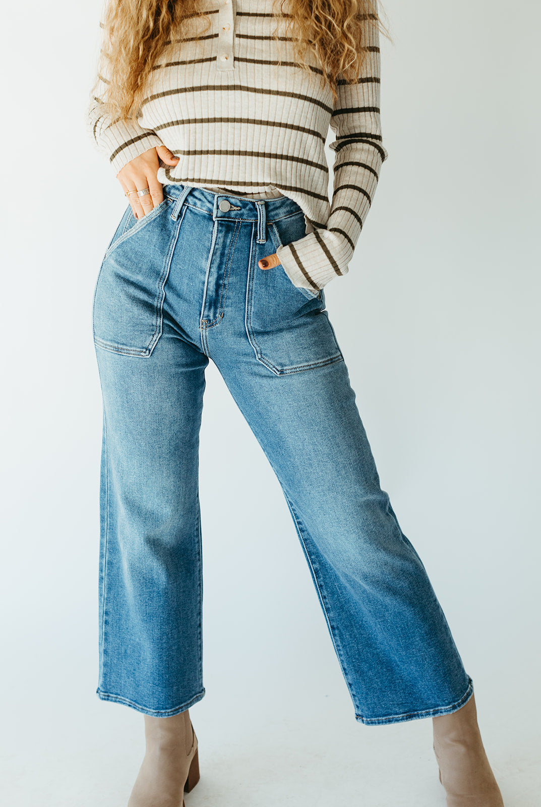medium_wash_wide_leg_cropped_cargo_high_rise_jeans_womens