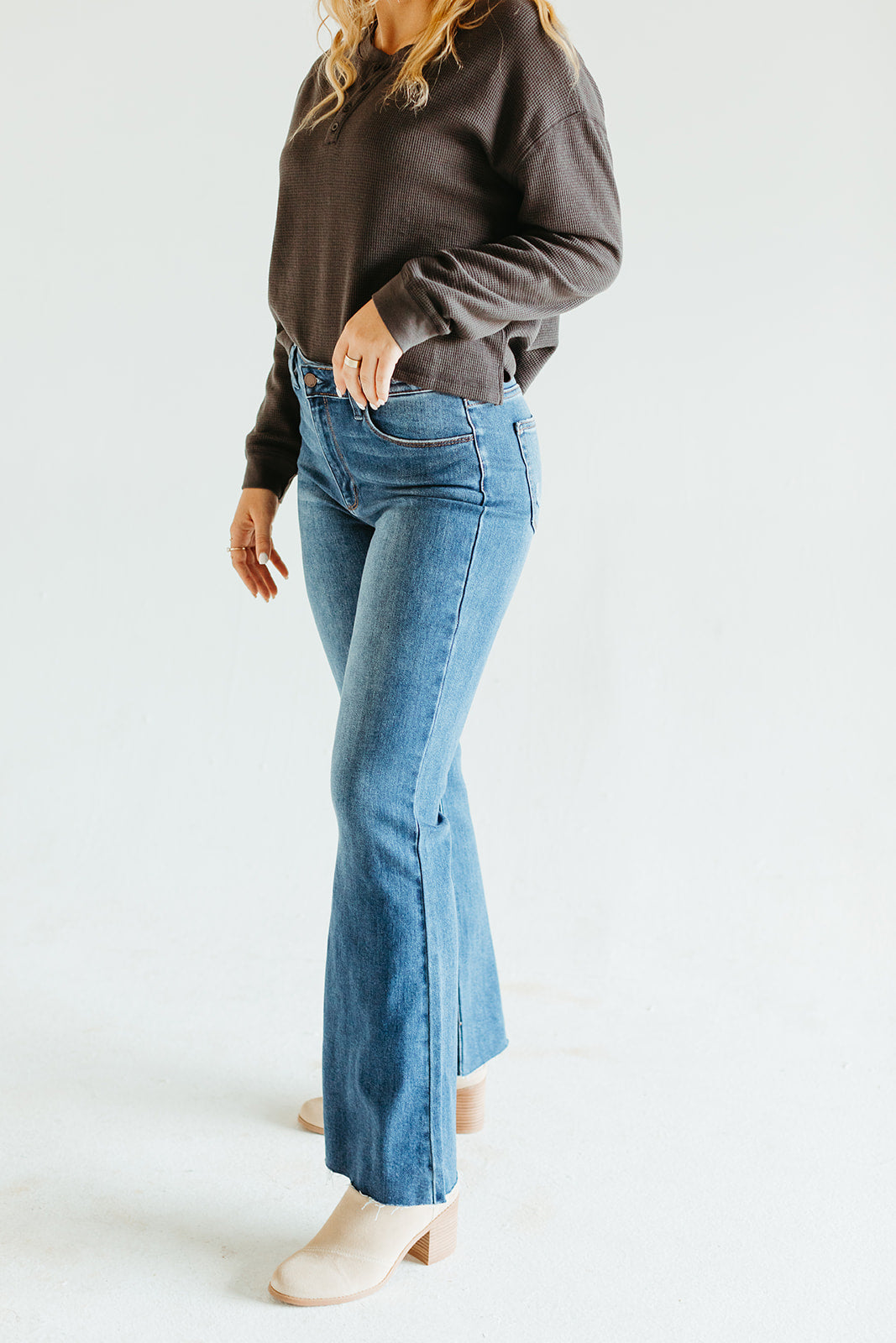 medium_wash_mid_rise_raw_hem_flare_jeans_womens