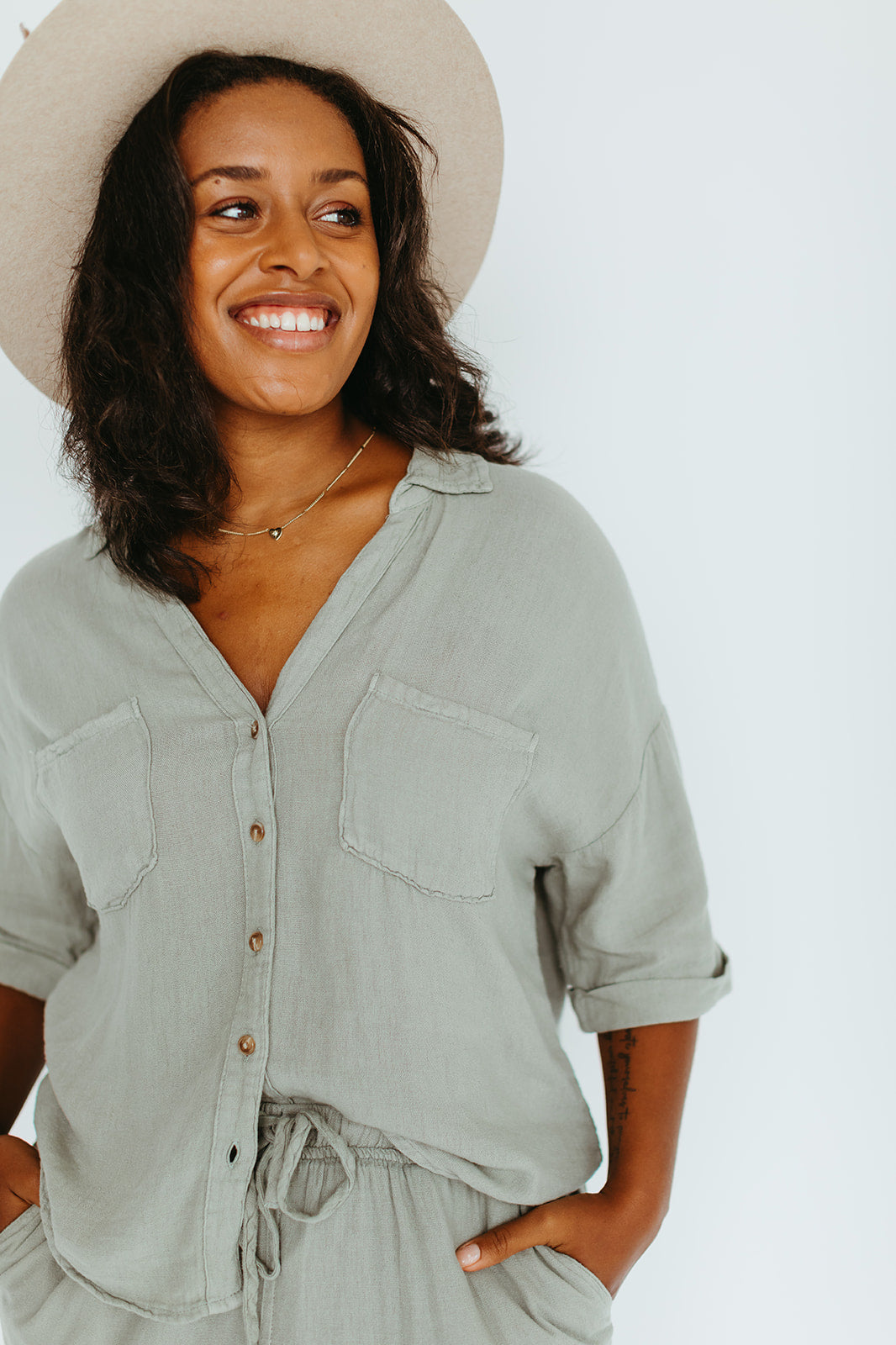 sage_linen_button_up_collared_top_short_sleeve