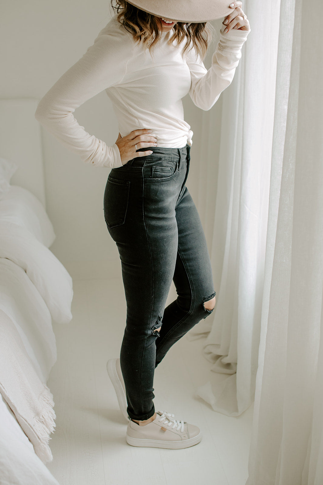 black_distressed_skinny_jeans